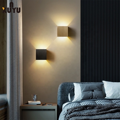 Wielokolorowa szczotkowana kwadratowa lampa ścienna 1080lm Oświetlenie w górę iw dół